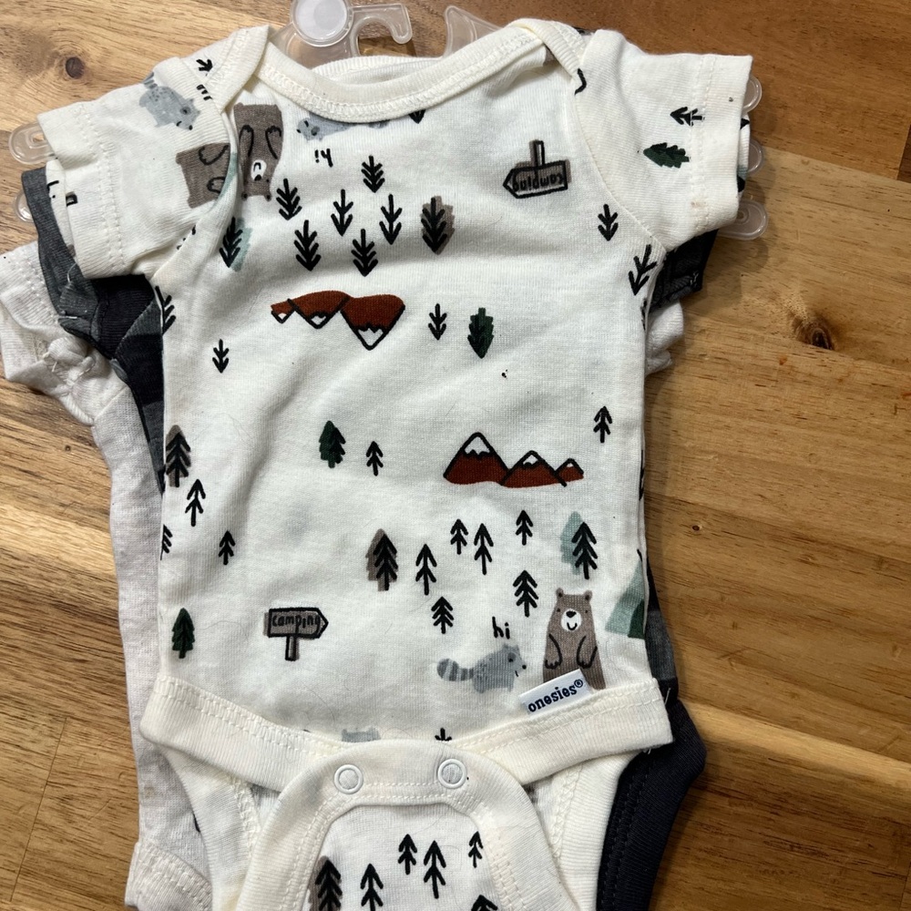 NWT Baby Bundle NB 0-3 Months Carter’s Gerber Pants Onesies Mittens - Picture 8 of 10